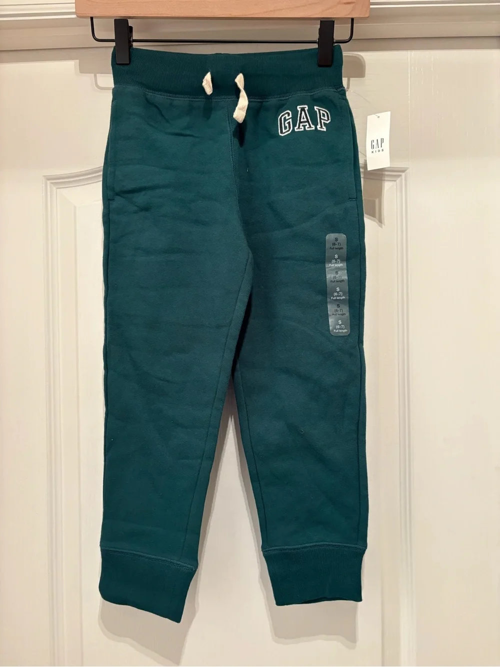 Gap Kids logo jogger full length sweatpants NWT size S (6-7)